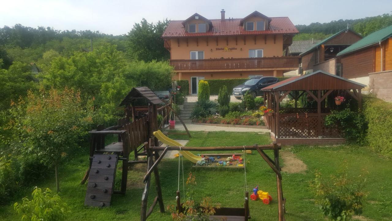 Penzion Zlata Rybka Podhajska Exterior photo